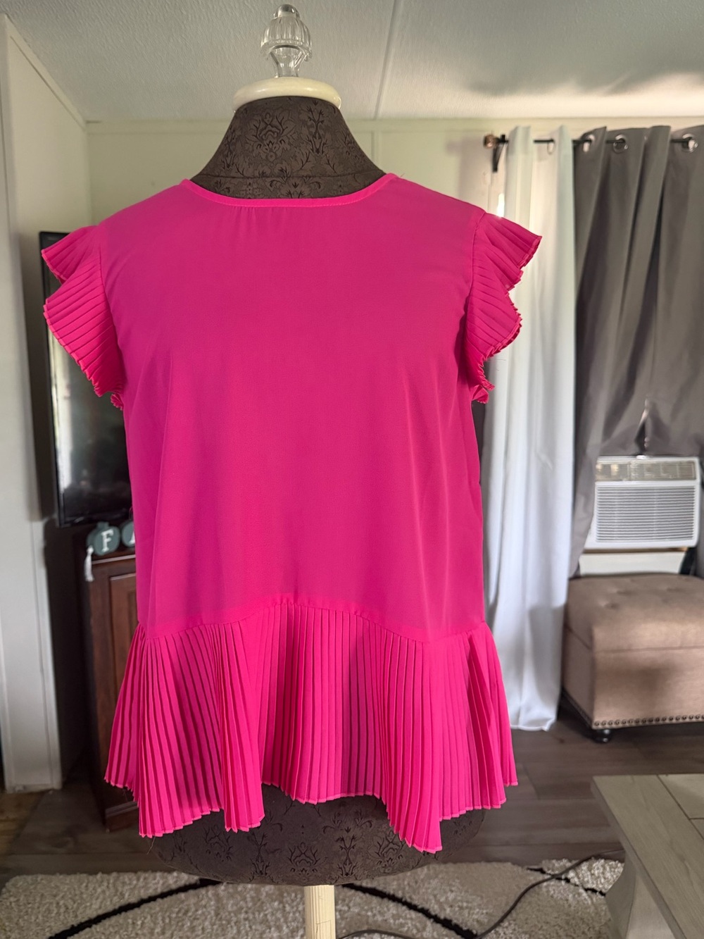 Staccato Bright Fuchsia Pleated Hem Ruffle Sleeve Top